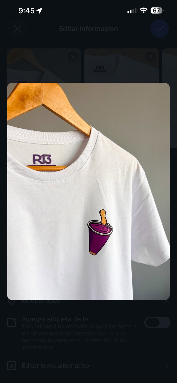 Camiseta Bati Bati blanca con ilustración morada en el pecho